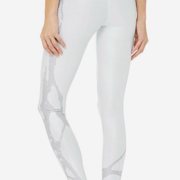 ALO Airlift 7/8 Leggings - White Zuma - Picture 4 of 4